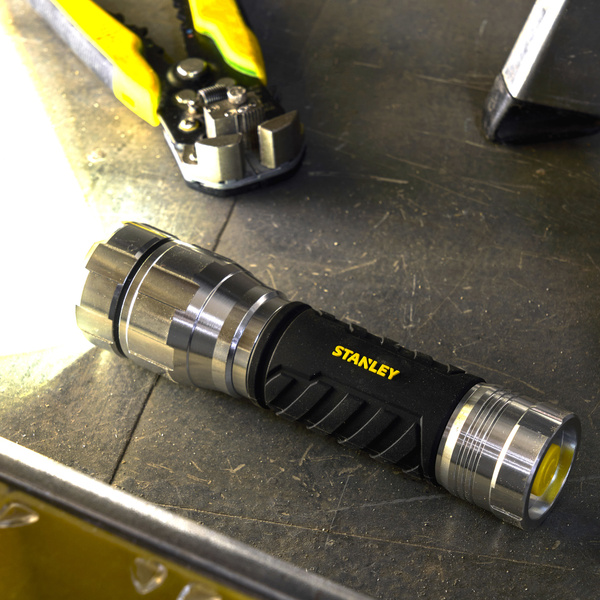 STANLEY Hand Torch - 1000 Lumens - Image 2